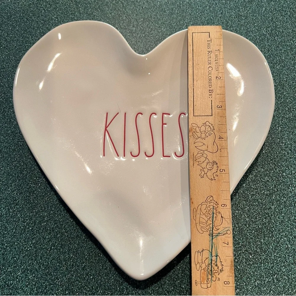 RAE DUNN KISSES & LOVE HEART SHAPE PLATES Set of 2 NWOT - Picture 2 of 11